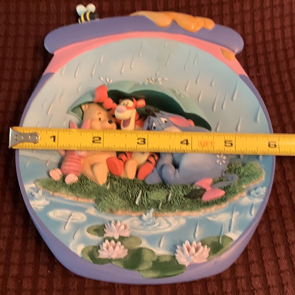 BRADFORD EXCHANGE POOHS HONEY POT ADVENTURE no chips,scratches great condition - Picture 5 of 5